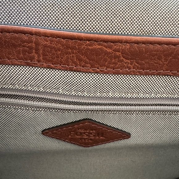 Fossil Leather Saddle Crossbody Bag - Picture 3 of 5